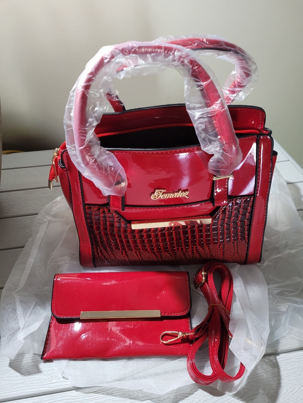 Crocodile Pattern Style Red Patent Leather Satchel Handbag with Wallet